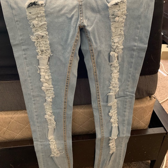 Distressed jeans - Picture 3 of 3